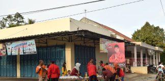 Bagi Takjil di Bantarsari, Pujiyono: Saling Berbagi di Bulan Suci Ramadhan