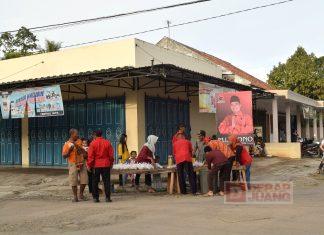 Bagi Takjil di Bantarsari, Pujiyono: Saling Berbagi di Bulan Suci Ramadhan