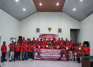 Berikan Bantuan Perlengkapan Olahraga Pemuda Majenang, Purwanto: Disiplin dan Giat Berlatih