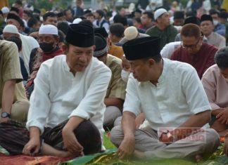 Bersama Bupati, Sadewo Salat Ied di Alun-alun Purwokerto