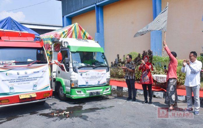 Bersama Sekda Jateng, Bupati Demak Luncurkan Pendistribusian Bantuan Beras
