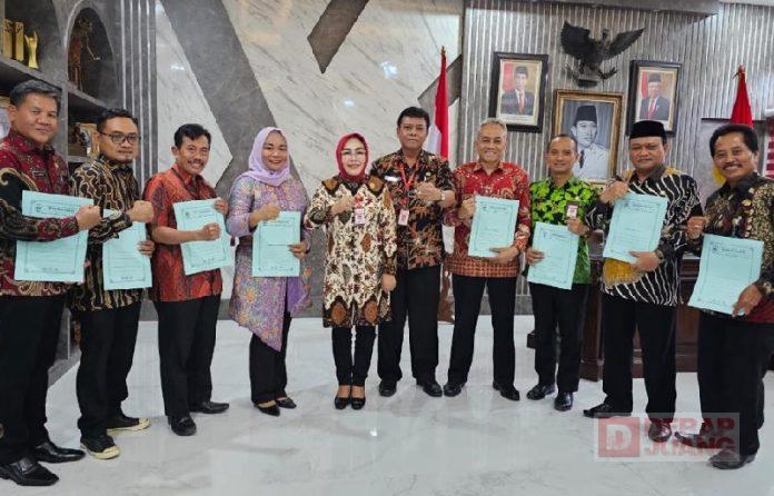 Bupati Sri Sumarni Serahkan SK Dewan Pendidikan Kabupaten Grobogan