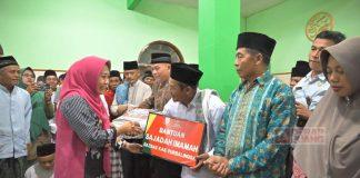 Bupati Tiwi Anggarkan Pemeliharaan Jalan di Desa Jingkang