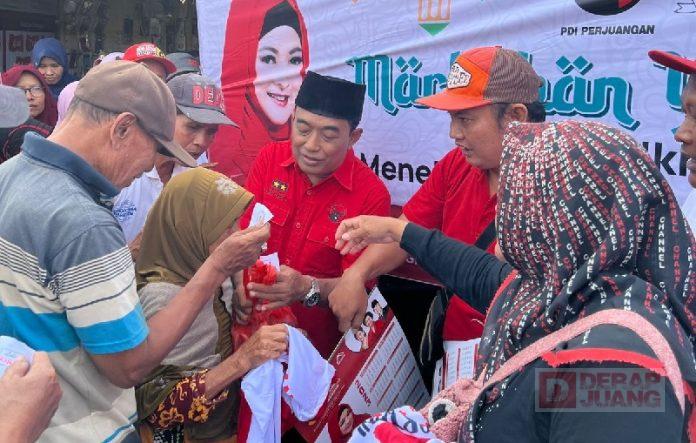 Dewi Aryani Berbagi Ribuan Paket Sembako dan Takjil di Dapil