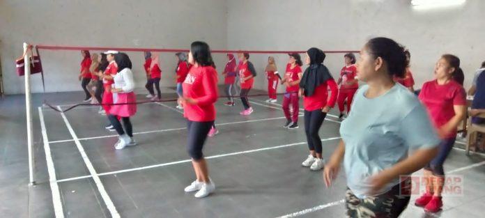 Dian Gelar Senam Bersama Paguyuban Senam Aerobik