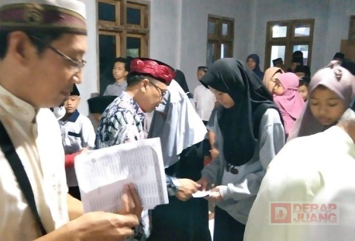 Eko Budi Santoso Santuni Anak Yatim di Desa Geyer Grobogan