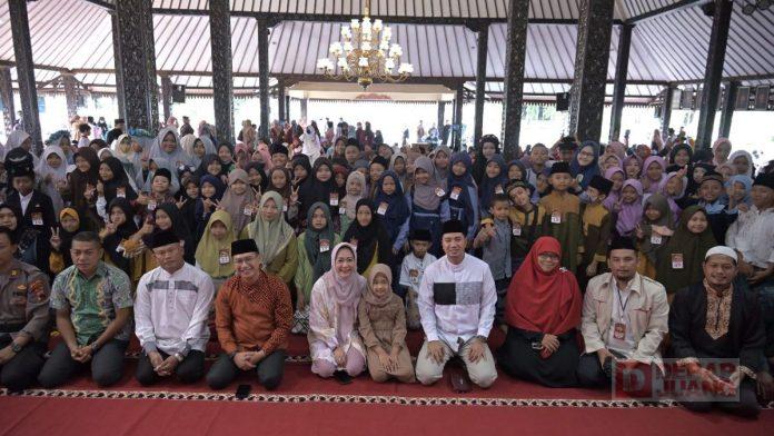 Gema Ramadan Gelar 7 Lomba, Bupati Tiwi dan Ketua DPRD Bambang Irawan Hadiahkan Sepeda