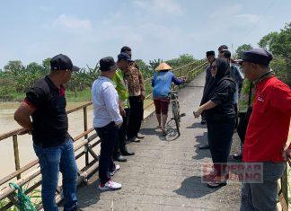 Hampir Roboh, Ketua DPRD Demak Sidak Jembatan Jleper Mijen