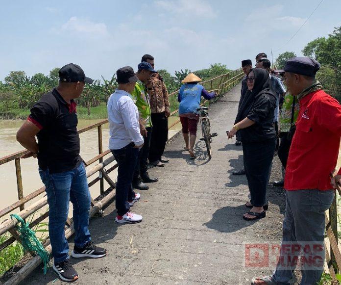 Hampir Roboh, Ketua DPRD Demak Sidak Jembatan Jleper Mijen