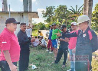 Kerja Bakti, Mbah Giman dan Relawannya Bersihkan Saluran Air di Desa Pilangrejo