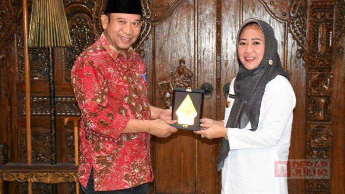 Kunjungi Banyumas, Bupati Tiwi Paparkan Keunggulan Paket Umrah via Bandara Soedirman