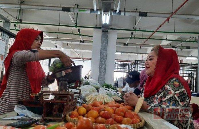 Mbak Ita di Pasar Johar