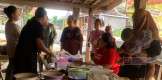 Membagikan Dagangan Sebagai Takjil, Cara Erin Vincia Dora Bantu UMKM