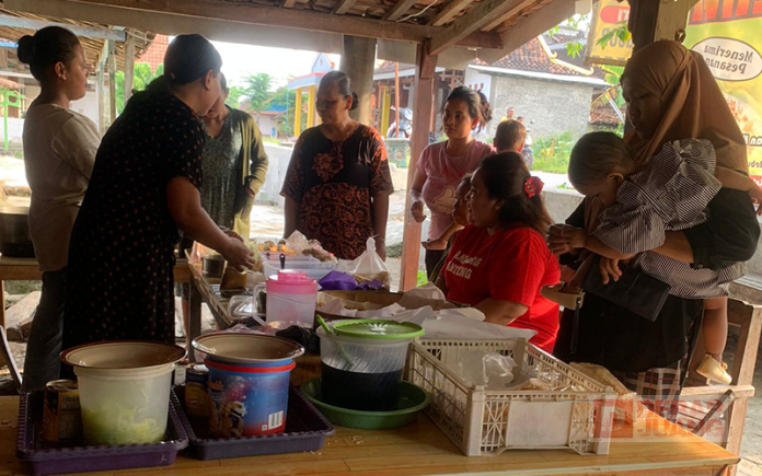 Membagikan Dagangan Sebagai Takjil, Cara Erin Vincia Dora Bantu UMKM