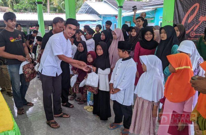 Mengisi Kegiatan Ramadhan, Mika Bagikan Takjil dan Santunan Anak Yatim Piatu