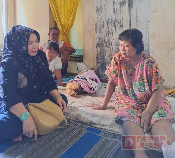 Momen Ramadan Dijadikan Hj. Rosalina Sambangi Konstituen