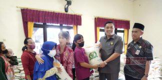 Pantau Pendistribusian Bantuan Beras, Taufik: Sangat Membantu Masyarakat Kurang Mampu