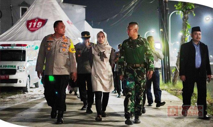 Pastikan Kesiapan Petugas Jaga, Bupati Demak Tinjau Pospam Lebaran 2023 (2)