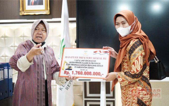 Pemkab Demak Peroleh Bantuan Ekskavator dari Mensos RI