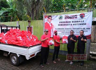 Semarakkan Program Berbagi Semangat dan Motivasi, Andang Bagikan 10.000 Paket Sembako