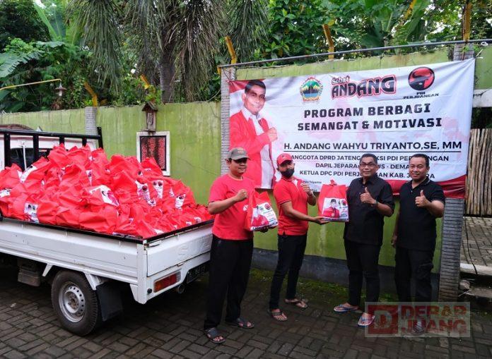 Semarakkan Program Berbagi Semangat dan Motivasi, Andang Bagikan 10.000 Paket Sembako