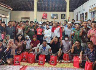 Suhartini Bagikan Bingkisan Lebaran Bagi Struktural PAC Gembong dan Cyber Juang