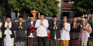 Taufik Bersama Ribuan Masyarakat Sholat Idul Fitri di Alun-alun Cilacap