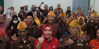 Wabub Blora Serahkan Bantuan Sosial pada Anggota Veteran Kabupaten Blora