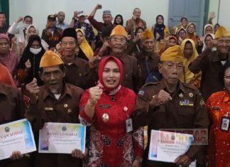 Wabub Blora Serahkan Bantuan Sosial pada Anggota Veteran Kabupaten Blora