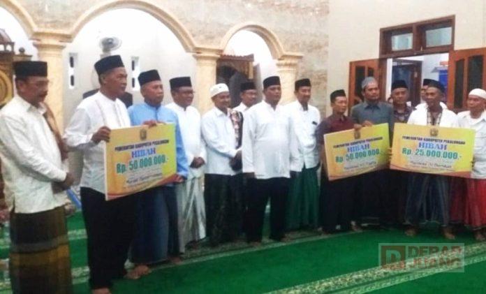 Wabup Riswadi Salurkan Hibah untuk Masjid Darus Sa'adah