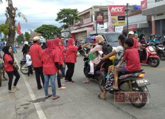 Warnai Ramadhan, Mas Ipung Bagikan Takjil di Majenang