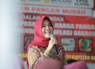 Sri Mulyani Salurkan Sembako Murah Bagi Warga Karangdowo