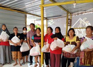 Komunitas Juang Klaten Bagikan Paket Sembako untuk UMKM