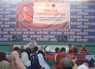 Paramitha Widya Kusuma menyampaikan seminar terkait entrepreneurship saat gelar reses, serta bagikan bingkisan lebaran kepada pengurus PAC hingga Ranting PDI Perjuangan di tiga Kecamatan di Brebes.