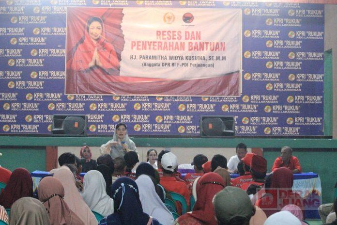 Paramitha Widya Kusuma menyampaikan seminar terkait entrepreneurship saat gelar reses, serta bagikan bingkisan lebaran kepada pengurus PAC hingga Ranting PDI Perjuangan di tiga Kecamatan di Brebes. Paramitha Widya Kusuma menyampaikan seminar terkait entrepreneurship saat gelar reses, serta bagikan bingkisan lebaran kepada pengurus PAC hingga Ranting PDI Perjuangan di tiga Kecamatan di Brebes.