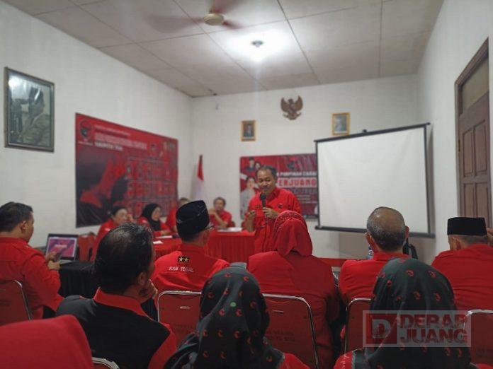 Pengurus DPC PDI Perjuangan Kabupaten Tegal menggelar rapat konsolidasi internal guna mengkonsolidir jajaran fungsionaris DPC pasca wafatnya sosok El Komandante, Alm. Rustoyo. Pengurus DPC PDI Perjuangan Kabupaten Tegal menggelar rapat konsolidasi internal guna mengkonsolidir jajaran fungsionaris DPC pasca wafatnya sosok El Komandante, Alm. Rustoyo.
