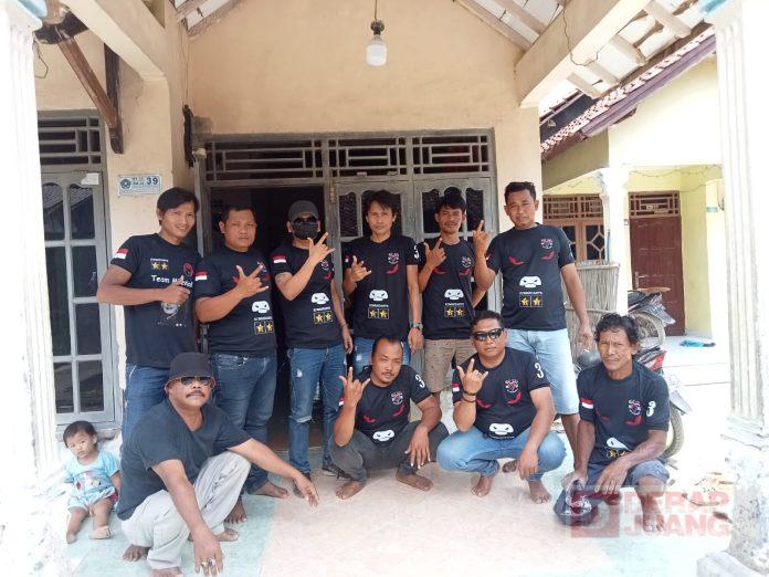 Mbak Mitha menyerahkan ribuan paket sembako melalui M. Sry Heri Pasaribu bagi warga yang membutuhkan di sejumlah desa di Kecamatan Larangan, Kabupaten Brebes. Mbak Mitha menyerahkan ribuan paket sembako melalui M. Sry Heri Pasaribu bagi warga yang membutuhkan di sejumlah desa di Kecamatan Larangan, Kabupaten Brebes.