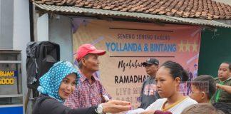 KomandanTe Bintang Dua, Hj. Nur Bintang mengadakan ngabuburit dan bagi takjil dengan cara unik di ruas jalan Desa Pruwatan, Kecamatan Bumiayu, Kabupaten Brebes.