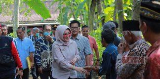 Sri Mulyani Datangi Orang Tua Korban Tenggelam di Kali Jebol