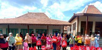 Sumanto Berikan Bantuan untuk Difabel dan Janda di Suruh