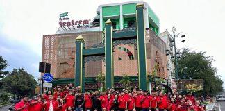 Kader Muda Partai di Surakarta Bagikan Takjil untuk Warga