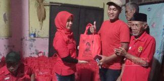 Wujud Kepedulian, Ernayati Bagikan Paket Sembako