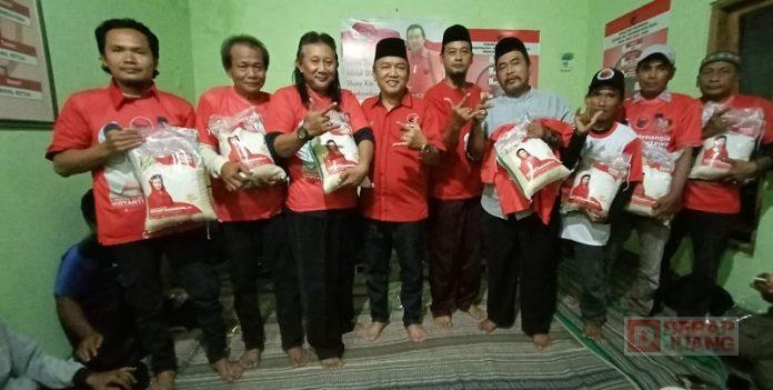 Wiryanti Salurkan Bingkisan Lebaran untuk PAC Margadana