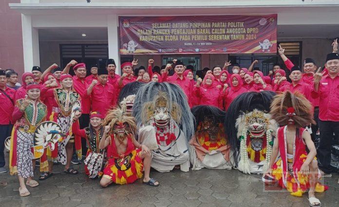 45 Bacaleg PDI Perjuangan Blora Resmi Daftarkan Diri di KPU