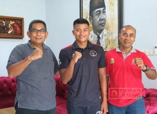 Andang Berikan Sepeda Senilai 51 Juta pada Juara Sea Games Kamboja Asal Jepara