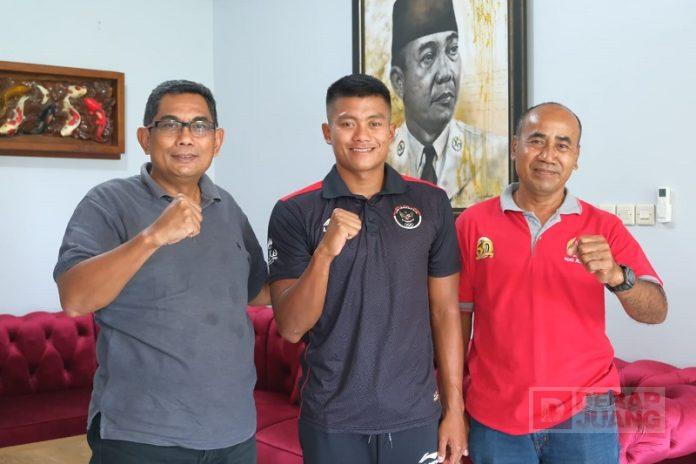 Andang Berikan Sepeda Senilai 51 Juta pada Juara Sea Games Kamboja Asal Jepara (2)