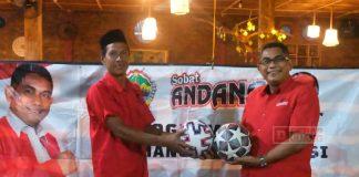 Andang Salurkan Bantuan Bola Bagi Masyarakat Karimun Jawa