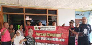 BHB Serahkan 2 Kursi Roda Kepada Warga Purwokerto Timur