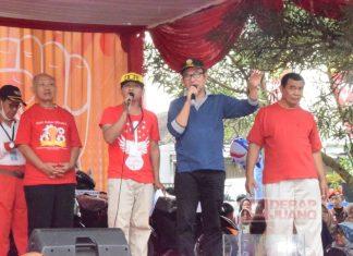Bersama Sadewo, Bupati Husein Ikuti Senam Bersama Buruh Banyumas