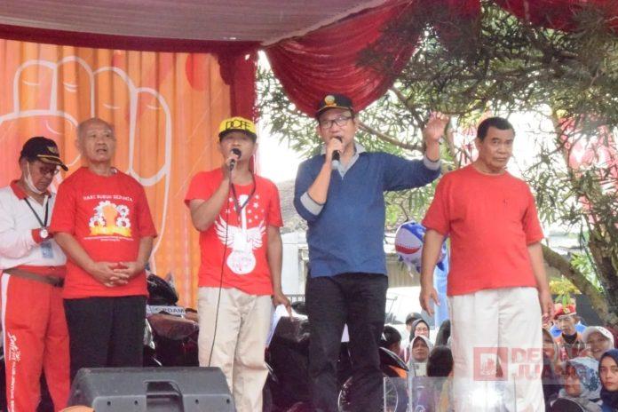 Bersama Sadewo, Bupati Husein Ikuti Senam Bersama Buruh Banyumas